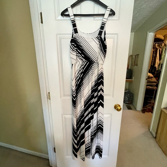 EUC WHBM medium maxi dress - Picture 2 of 7